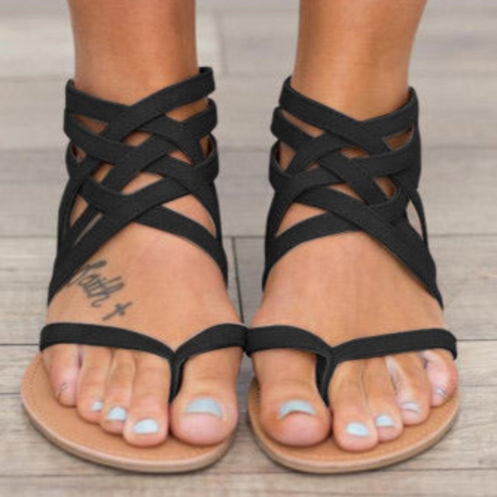 Criss Cross Thong Sandals in Black